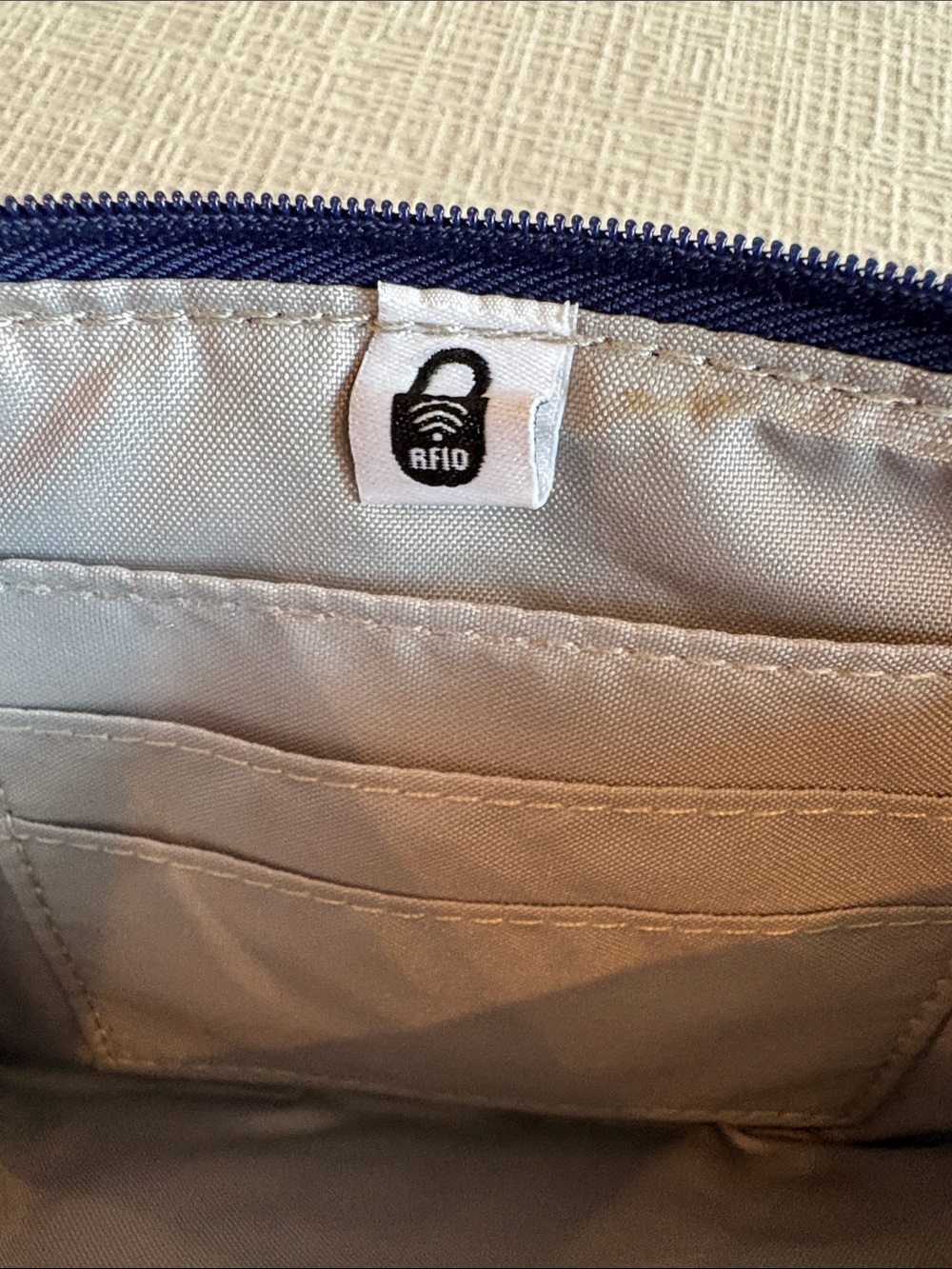 Baggallini wristlet - Picture 4 of 6